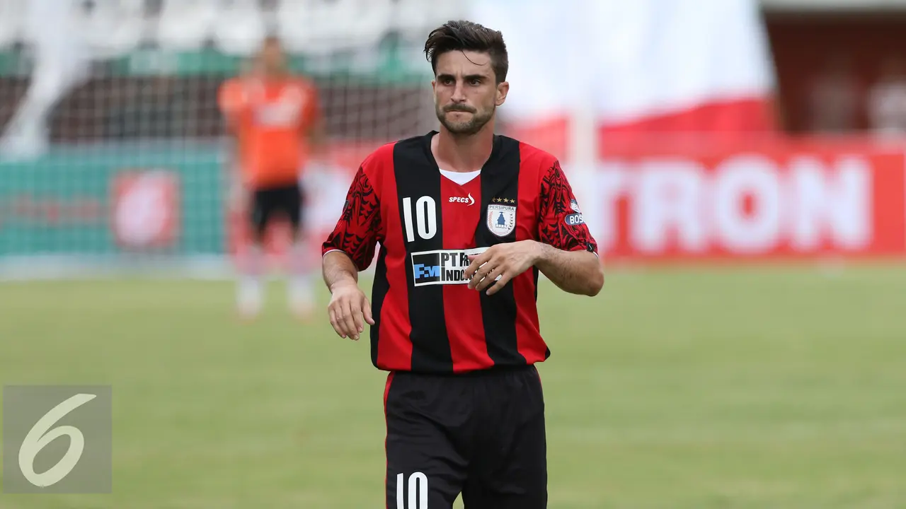 Cedera Panjang, Persipura Depak Robertino