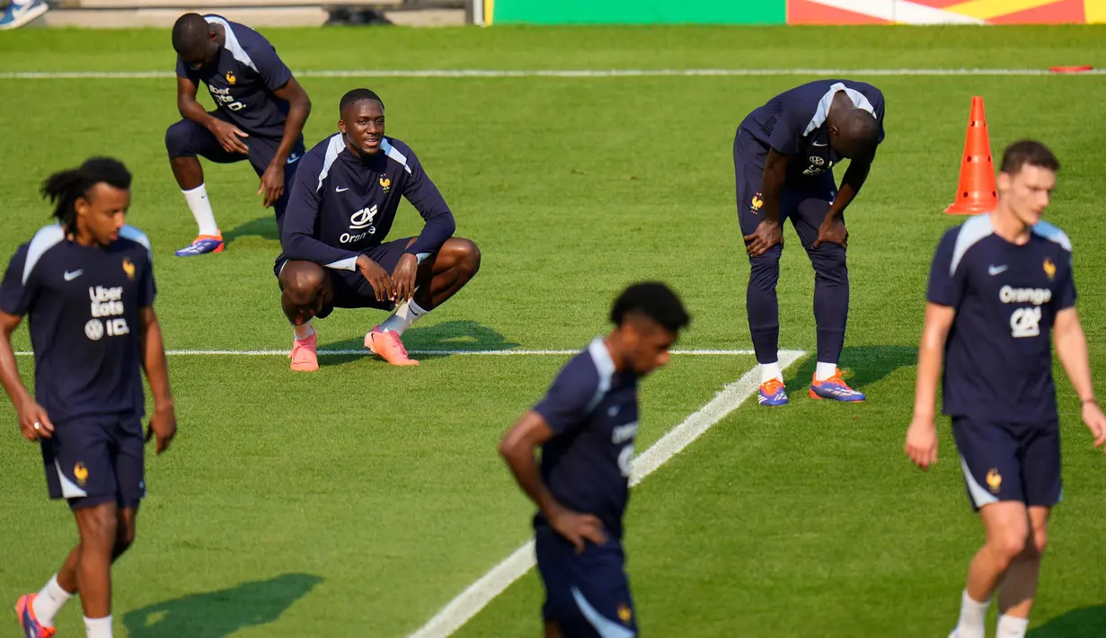 Timnas Prancis lolos ke babak 16 besar Euro 2024 dengan status runner-up Grup D. (AP Photo/Hassan Ammar)