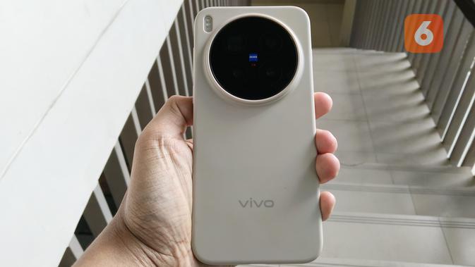 Tampilan bodi bagian belakang Vivo X300 Pro (Liputan6.com/Arief Ferdian Maulana)