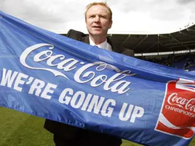 Birmingham City&#039;s Manager Alex McLeish at the final whistle after they promoted to Premier League after their victory against Reading during their Championship match at Madejski Stadium on May 3, 2009. AFP PHOTO/IAN KINGTON