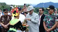 Wakil Menteri Pertanian (Wamentan) Harvick Hasnul Qolbi di Kabupaten Bengkulu Tengah, Provinsi Bengkulu ikut tanam padi di Bengkulu, Rabu (23/11)/Istimewa.