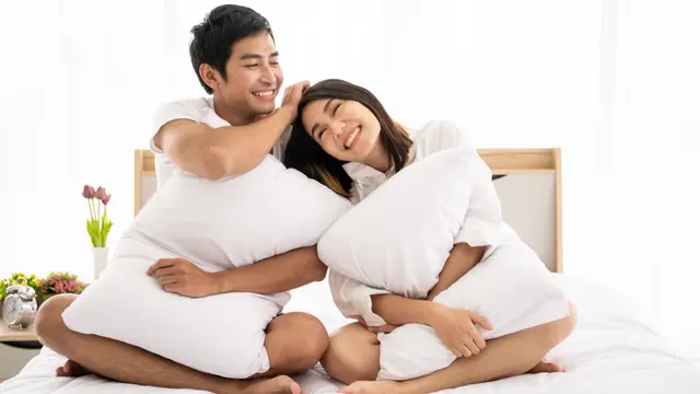 couple di kamar intim