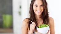 Makan bayam mengurangi rasa nyeri menstruasi. (Foto: stack.com)