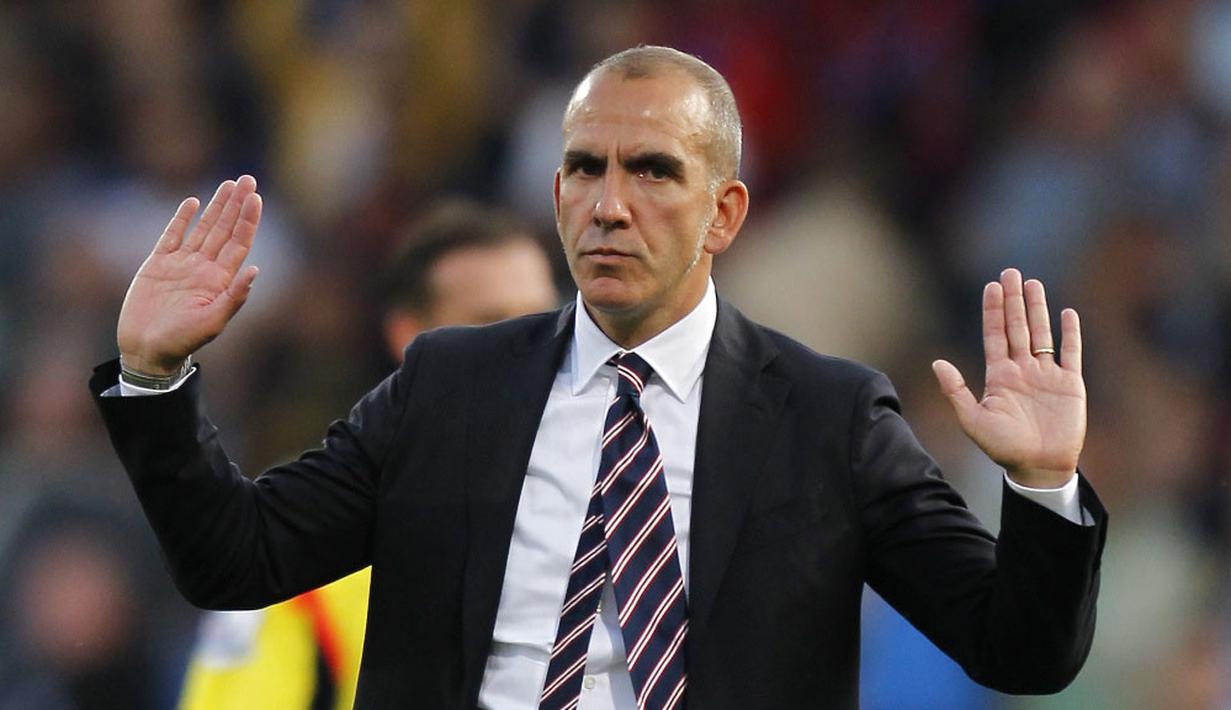 Paolo Di Canio melakukan perbuahan besar di Sunderland setelah berhasil mempertahankan klub tersebut di Liga Inggris 2013. Ia melarang pemainnya untuk membawa telepon genggam, memakan mayones, saus tomat, dan minuman bersoda. Namun, dirinya hanya bertahan 13 laga di tahun tersebut. (AFP/Ian Kington)