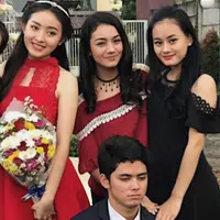 Natasha Wilona dan para pemain Mawar dan Melati