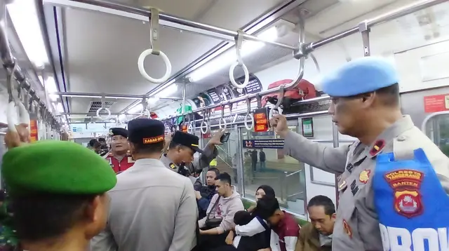Polisi Sisir KRL, Cegah Pelajar Ikut Demo 27 Agustus di Jakarta