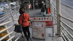 Transjakarta Rute Blok-M – Kota ditutup sementara karena pengalihan arus untuk pemberian jalan bagi kendaraan yang membawa tamu negara peserta Peringatan ke-60 Konferensi Asia Afrika, Jakarta, Rabu (22/4/2015). (Liputan6.com/Johan Tallo)