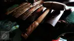 Alat Gamelan salah satu pelengkap dalam kesenian tradisional Gong Si Bolong usai latihan di  sanggar kesenian pusaka jaya di Tanah Baru, Depok, 9 Januri 2017. (Liputan6.com/Helmi Afandi)