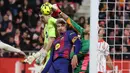 Barcelona gagal menambah poin saat bertandang ke markas Girona dalam laga lanjutan Liga Spanyol 2025/2026. (AFP/Josep Lago)