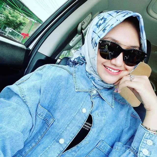 6 Pesona Jihan Audy Dalam Busana Denim, Tampil Makin Menawan