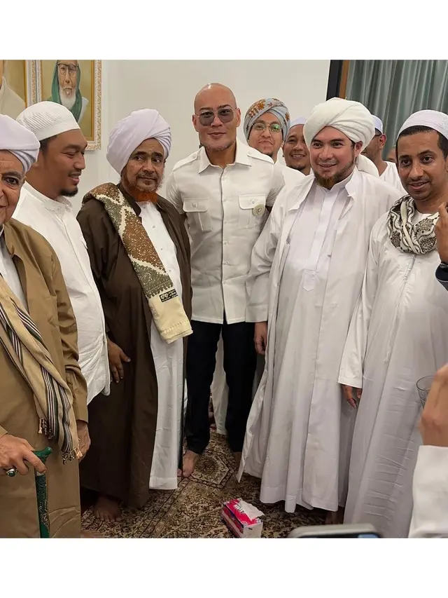 10 Potret Artis Hadiri Safari Dakwah Habib Umar, Marsha Timothy Jadi Sorotan