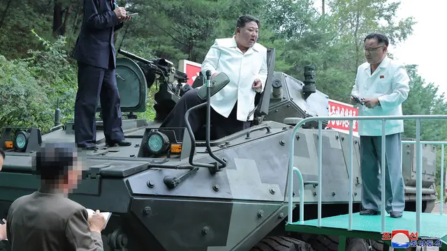 Kim Jong-un Kunjungi Pabrik Militer Korut