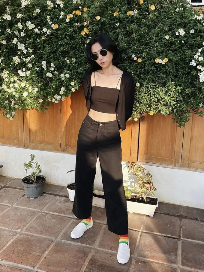 Gaya Fashion Artis Tanah Air Pamerkan Perut Ratanya