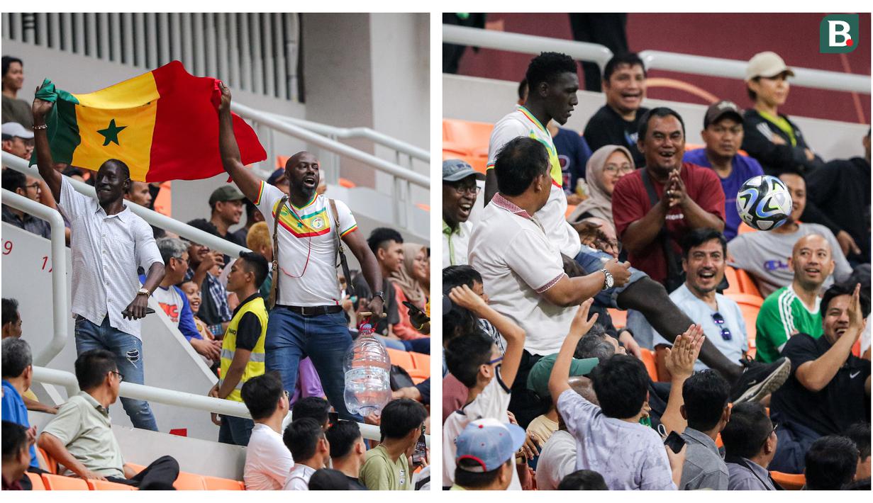 Suporter Senegal beberapa kali mampu mencuri perhatian dari penonton lain saat laga 16 Besar Piala Dunia U-17 2023 antara Timnas Prancis U-17 melawan Timnas Senegal U-17 yang berlangsung di Jakarta International Stadium (JIS), Rabu (22/11/2023). Mereka tak sesekali melakukan aksi kocak seperti datang dengan mengibarkan bendera negaranya sambil membawa galon air mineral hingga menunjukkan kebolehannya melakukan juggling dari tribune. Sayangnya, Timnas Senegal U-17 harus gagal melaju ke babak perempat final setelah kalah dalam babak adu penalti. (Bola.com/Bagaskara Lazuardi)