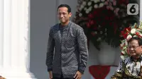 Menteri Pendidikan dan Kebudayaan Nadiem Makarim (kanan) hadir saat Presiden Joko Widodo atau Jokowi memperkenalkan Kabinet Indonesia Maju di Istana Merdeka, Rabu (23/10/2019). Sebelumnya, Nadiem merupakan CEO Gojek. (Liputan6.com/Angga Yuniar)