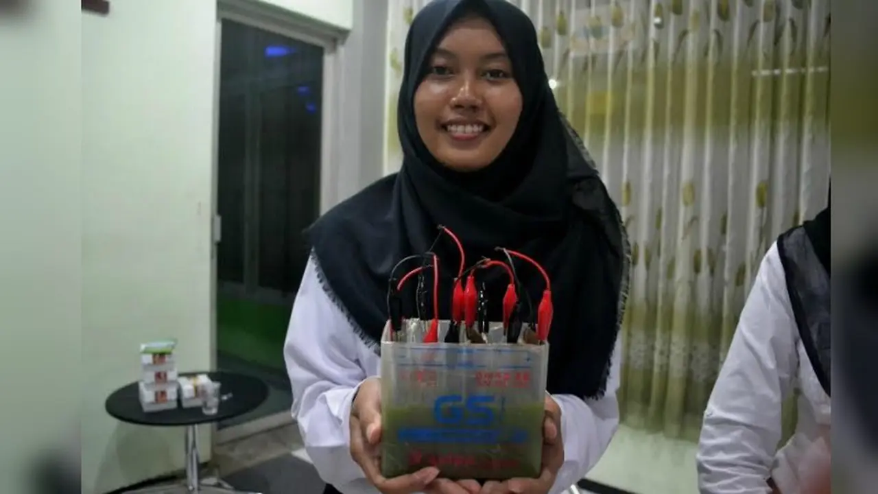 Mahasiswi pembuat aki dari tanaman