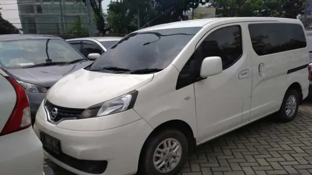 Nissan Evalia 1.5 SV AT