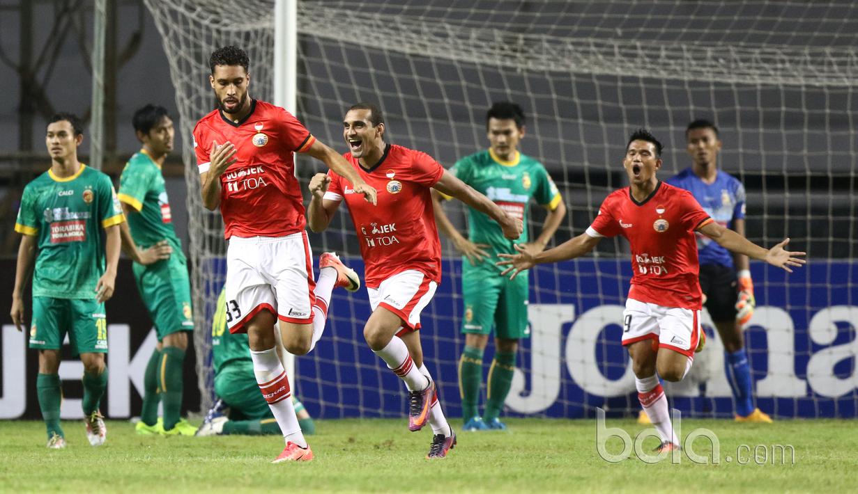 Pemain Persija Jakarta, Wllian Pachecho merayakan golnya ke gawang Sriwijaya FC  pada laga Liga 1 2017 di Stadion Wibawa Mukti, Cikarang, Jumat (16/6/2017). (Bola.com/Nicklas Hanoatubun)
