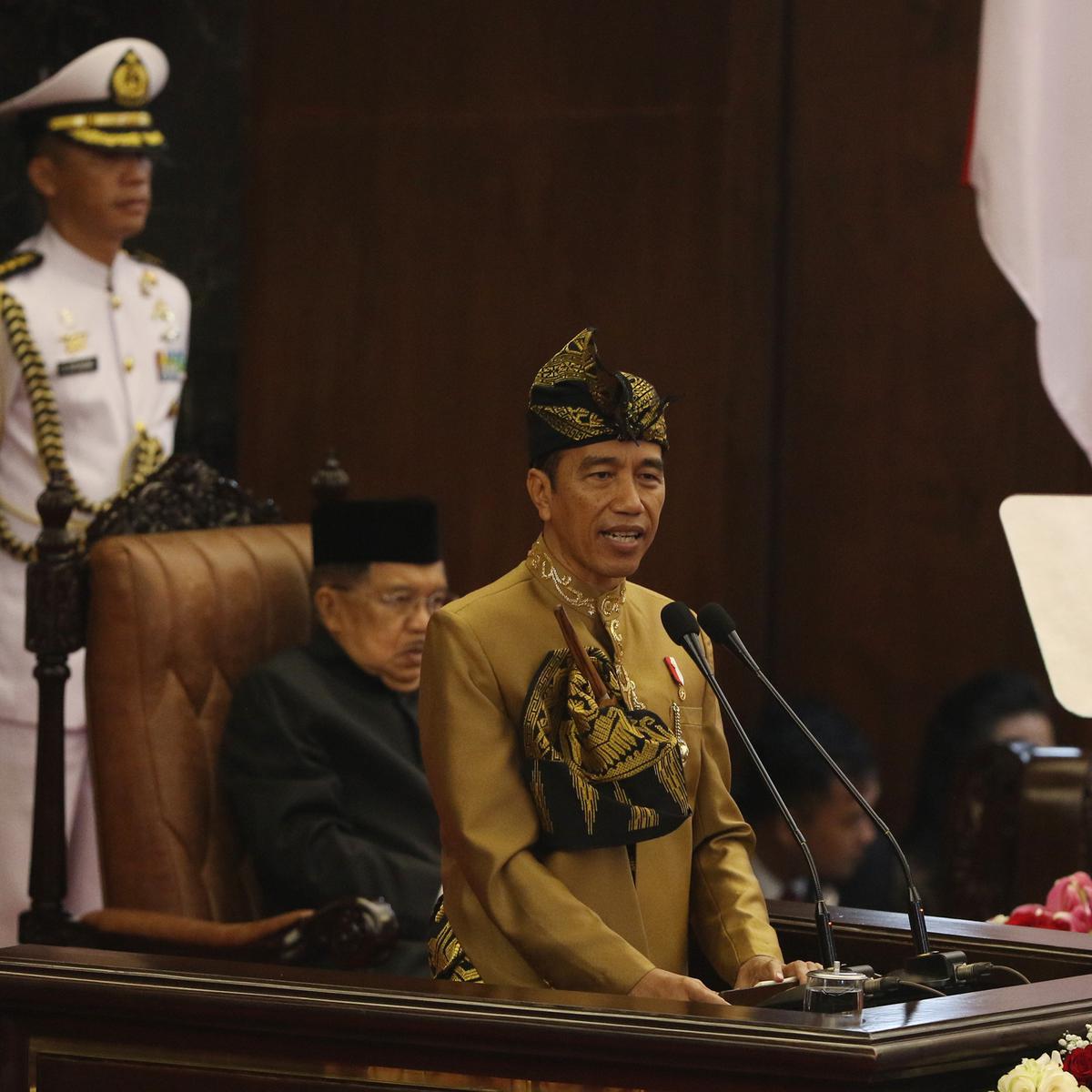 Gaya Jokowi Pakai Baju Adat Sasak Saat Sidang Tahunan Mpr 2019 News Liputan6 Com