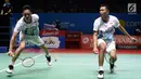 Pebulu tangkis ganda putra Indonesia, Fajar Alfian/M Rian Ardianto saat melawan Takuro Hoki/Yugo Kobayashi (Jepang) di Perempat Final Indonesia Open 2019 di Istora Senayan, Jakarta, Jumat (19/7/2019). Fajar/Rian kalah 19-21, 12-21. (Liputan6.com/Helmi Fitrhiansyah)