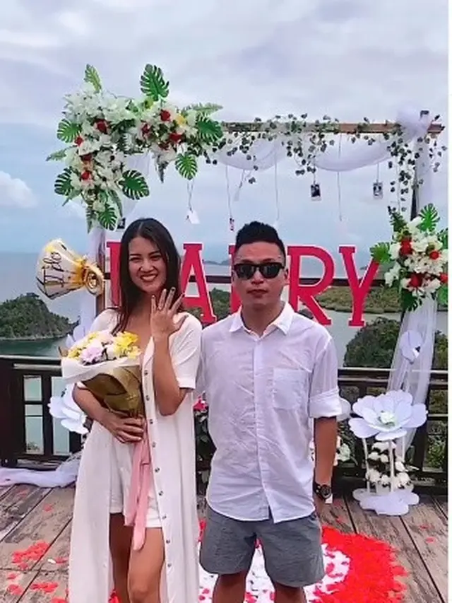 6 Momen Romantis Atries Angel Mantan Chef Juna Dilamar Kekasih