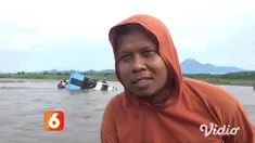Dua truk penambang pasir milik Mito dan Wawan, warga Desa Pandanarum, Kecamatan Tempeh, Lumajang, terseret lahar dingin dari Gunung Semeru di Sungai Mujur, desa setempat.