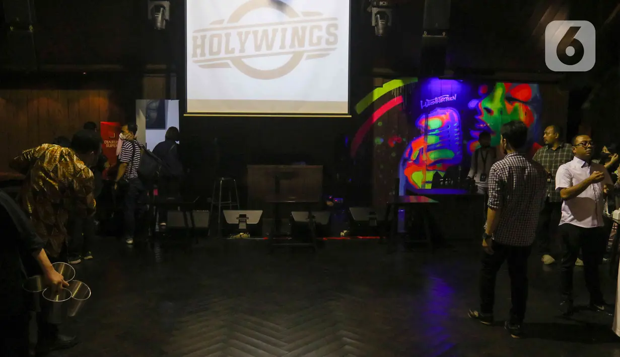 Suasana gerai Holywings cabang Gunawarman yang mendapat kunjungan dari Menteri Investasi/Kepala Badan Koordinasi Penanaman Modal (BPKM) Bahlil Lahadalia, Jakarta, Jumat (15/7/2022). Bahlil Lahadalia telah melakukan pemeriksaan langsung ke Holywings terkait dengan adanya penemuan pelanggaran izin usaha. (Liputan6.com/Herman Zakharia)