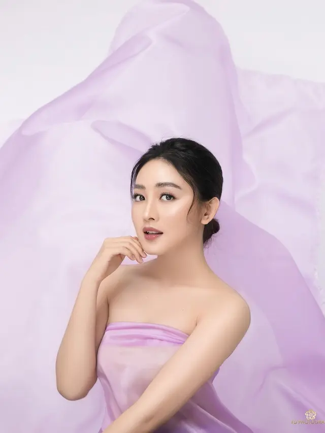 6 Pemotretan Natasha Wilona Tampil Bright dan Glowing Ini Menawan