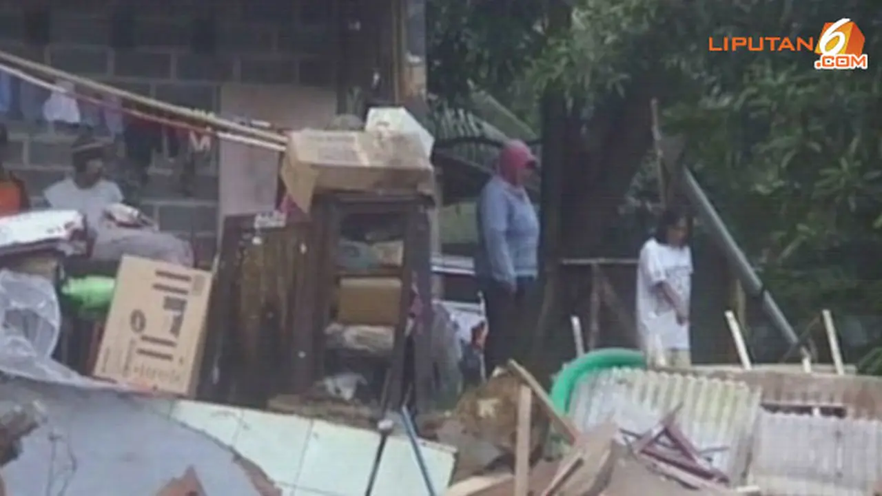 rumah-roboh-140206b.jpg