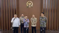 Wakil Ketua DPR Sufmi Dasco Ahmad, Gubernur Bank Indonesia Perry Warjiyo dan Menteri Keuangan Purbaya Yudhi Sadewa. Dewan Perwakilan Rakyat (DPR), Bank Indonesia (BI), dan pemerintah sepakat memperkuat koordinasi kebijakan fiskal dan moneter guna menjaga stabilitas nilai tukar rupiah sekaligus mendukung pertumbuhan ekonomi nasional.