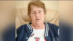 Seorang nenek bernama Janet Faal harus menghabiskan waktunya di dalam rumah setiap hari. Hal itu bukan karena ia dilarang keluar rumah, melainkan karena nenek Janet mengidap Agoraphobia.