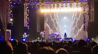 Konser Dream Theater &ldquo;Top of The World Tour&rdquo; yang berlangsung pada 10 Agustus 2022 di Stadion Manahan, Surakarta.