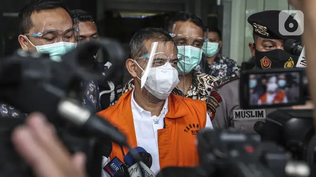 FOTO: Ekspresi Wali Kota Cimahi dan Komisaris RSU Kasih Bunda Saat Ditahan KPK
