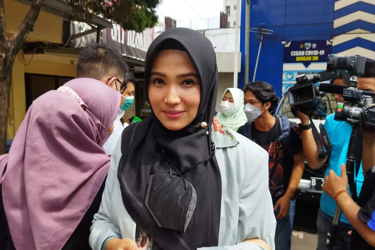 Mantan Istri Bambang Pamungkas Penuhi Panggilan Polres Metro Depok