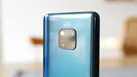 Samsung Galaxy S10+ dan Huawei Mate 20 Pro sama-sama memiliki banyak keunggulan. Namun, mana yang lebih baik? (foto: Huawei).