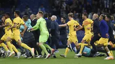Barcelona memastikan diri menjadi juara La Liga Spanyol 2022/2023. Barcelona berhasil meraih kemenangan 4-2 atas Espanyol di RCDE Stadium pada laga jornada 34 La Liga Spanyol, Senin (15/5/2023). (AFP/Josep Lago)