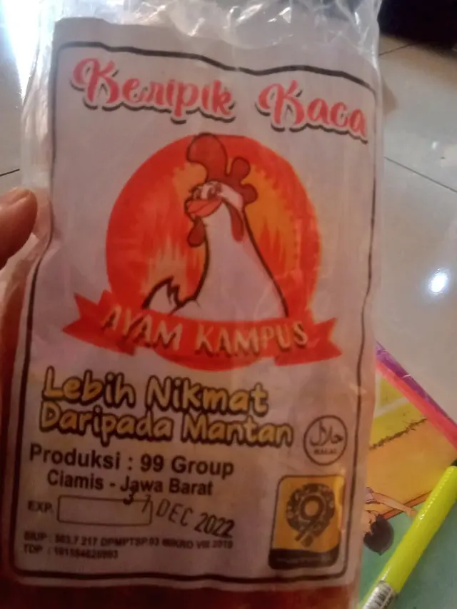 6 Tulisan Nyeleneh di Bungkus Kerupuk Ini Bikin Pembeli Geleng Kepala