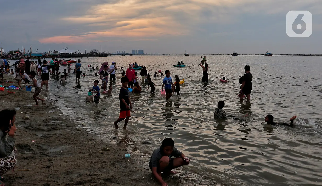 <p>PT Taman Impian Jaya Ancol mengungkapkan terjadi lonjakan pengunjung di masa libur Lebaran 2023. (Liputan6.com/Angga Yuniar)</p>