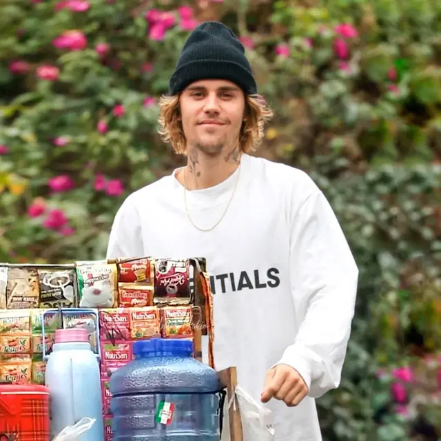 6 Editan Foto Justin Bieber Jika Kerja di Indonesia Ini Kocak, Bikin Ngakak