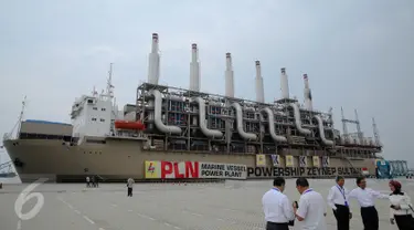 Penampakan bagian luar Marine Vessel Power Plant saat bersandar di Pelabuhan IPC, Jakarta, Selasa (8/12). Marine Vessel Power Plant dibuat oleh perusahaan asal Turki, Karpowership, pada 2014. (Liputan6.com/Faizal fanani)