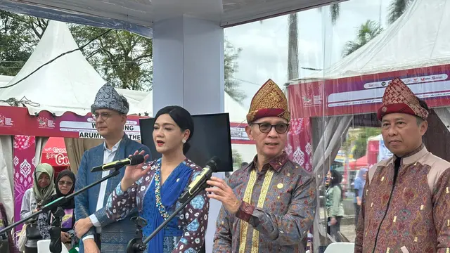 Ketua Dewan Komisioner Otoritas Jasa Keuangan (OJK) Mahendra Siregar