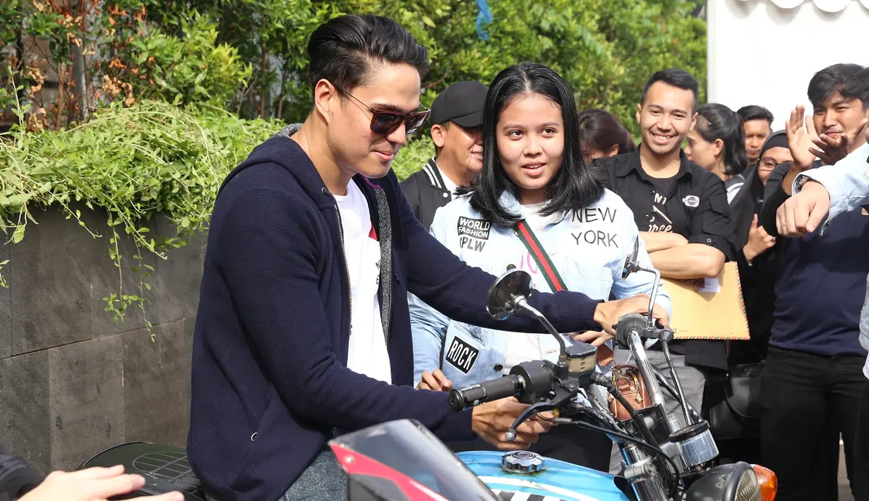 Melihat banyaknya para penggemar yang memenuhi acara itu, Mischa Chandrawinata pun berharap agar Meet and Greet bisa dilakukan setiap minggu. (Nurwahyunan/Bintang.com)