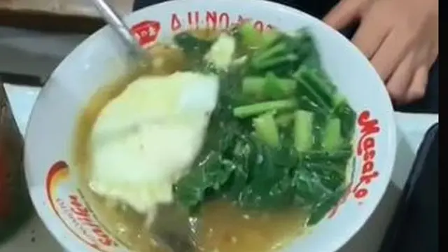 Viral Menu Anti Mainstrean, Makan Mi Instan Tanpa Mi