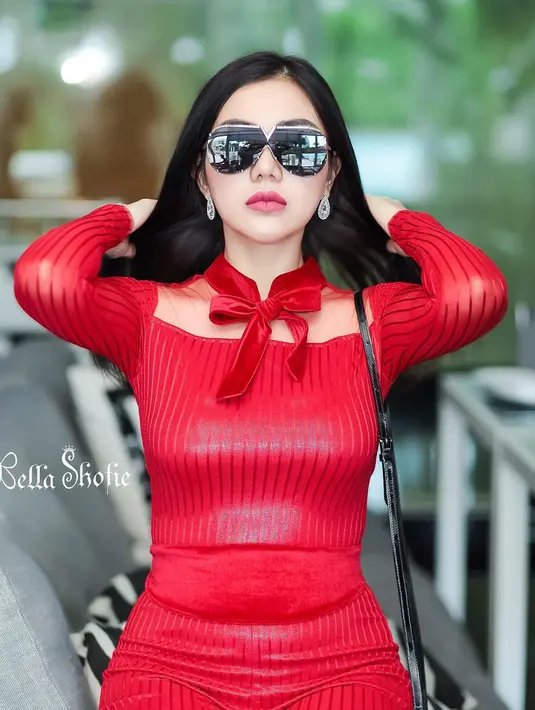 "Alhamdulillah hari ini tepat pertambahan usia Bella .. terimakasih Tuhan untuk semua berkah dan kebahagiaan yang hamba terima selama ini." tulisnya sebagai keterangan foto yang diunggah pada 5 Februari. (Instagram/bellashofie5292)