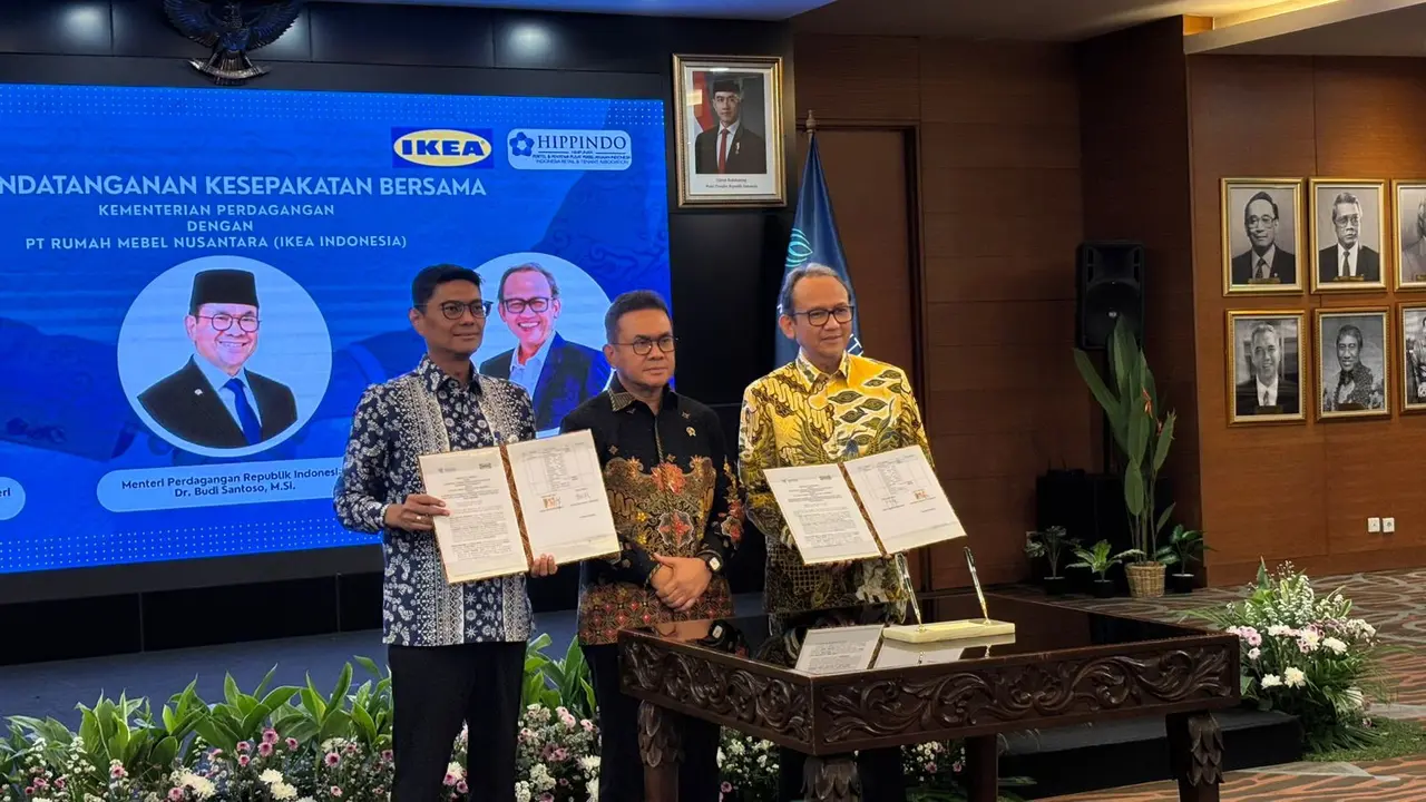 Kementerian Perdagangan (Kemendag) bersama IKEA resmi menandatangani MoU untuk mendorong sinergi program dan kegiatan dalam pengembangan promosi serta pemasaran produk UMKM. (Foto: Liputan6.com/Tira Santia)