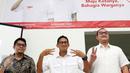 Cawagub DKI Jakarta, Sandiaga Uno (tengah) jelang memaparkan rekapitulasi penerimaan dan pengeluaran dana kampanye di Jakarta, Kamis (8/12). Sandi memaparkan hasil rekapitulasi anggaran hingga 30 November 2016. (Liputan6.com/Helmi Fithriansyah)