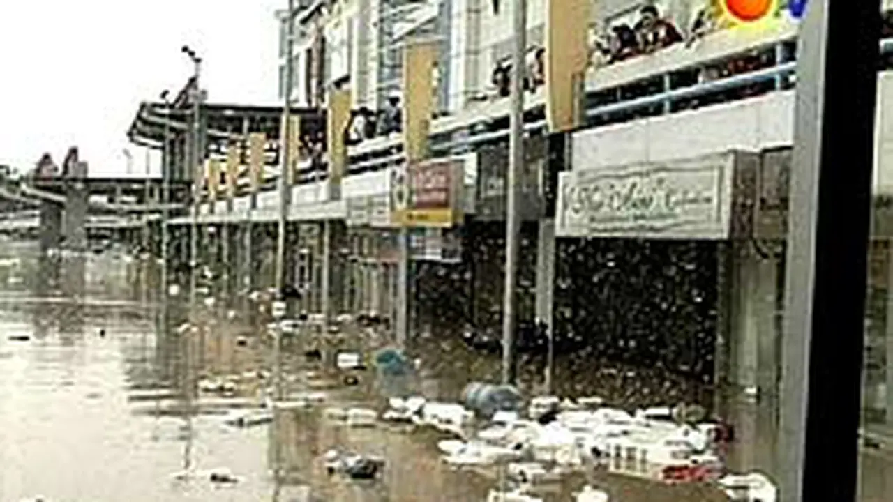 060305cBanjir.jpg