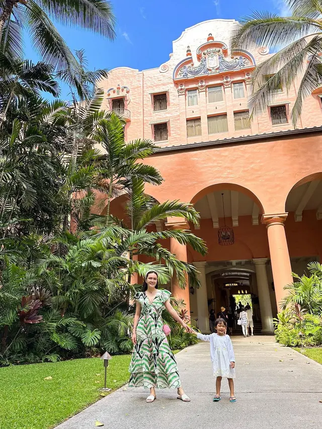6 Potret Shandy Aulia Liburan di Hawaii, Netizen Khawatir Soal Kebakaran Hutan