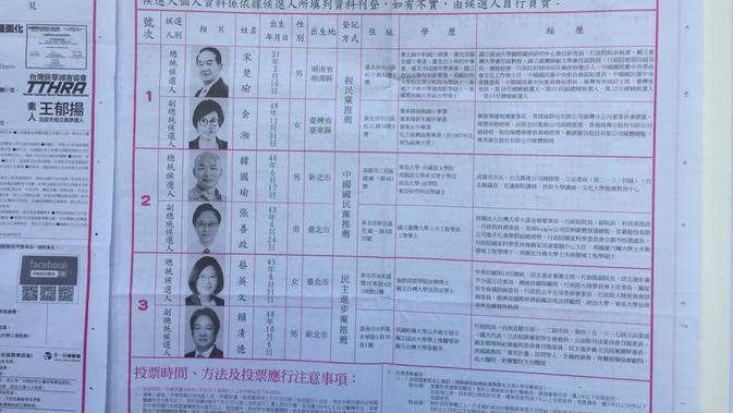 Informasi mengenai tiga kandidat presiden dan wakil presiden Taiwan yang dipasang di depan tempat pemungutan suara di Beitou Elementry School,(Teddy Tri Setio Berty/Liputan6.com)