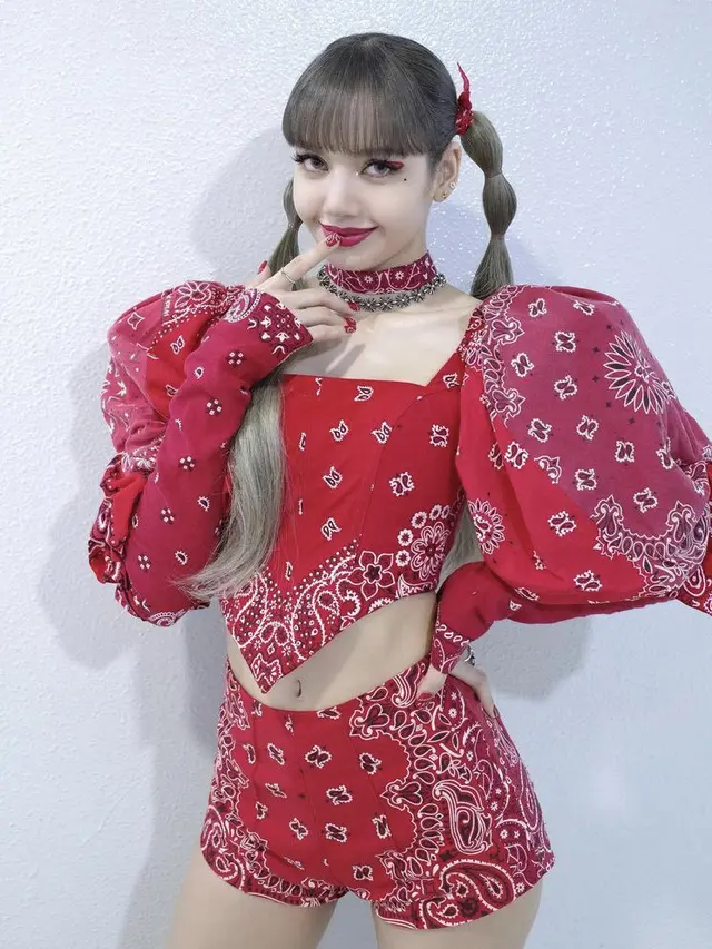 Gaya Lisa Blackpink Selama Promosi Album Terbaru